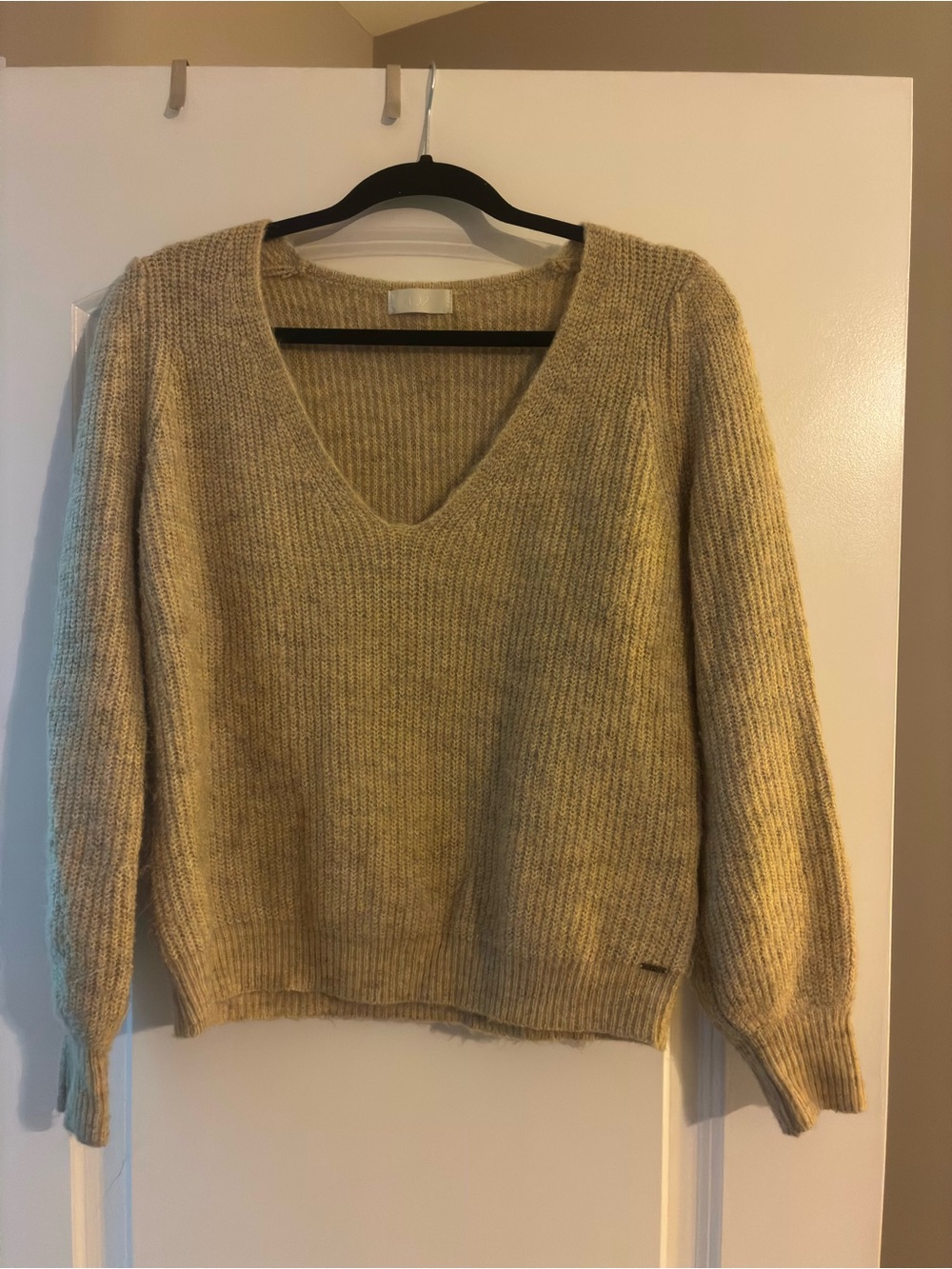 O2 Cozy V-Neck Women’s Sweater in Light Tan/Light Gold